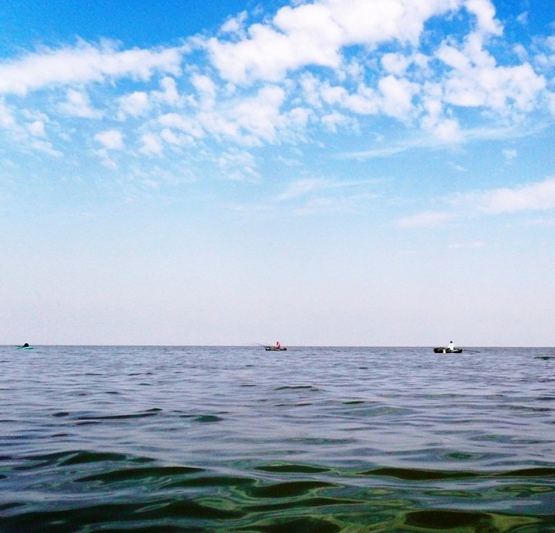 Типичные ахтари. Кубань Азовское море. Лето август море. Азовское море в августе фото. Картинки август море.